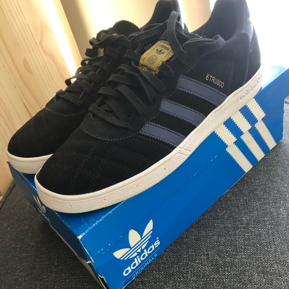 Adidas Etrusco Skate shoe size 9.5 in Black and Blue.